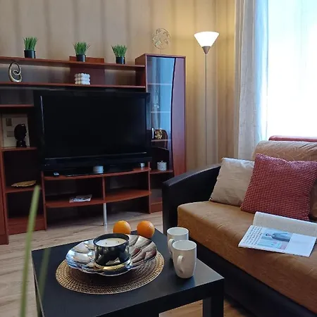 Street One Apartment *