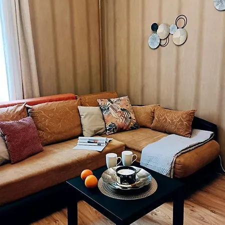 Street One Apartment *