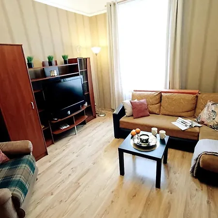 Street One Apartment *